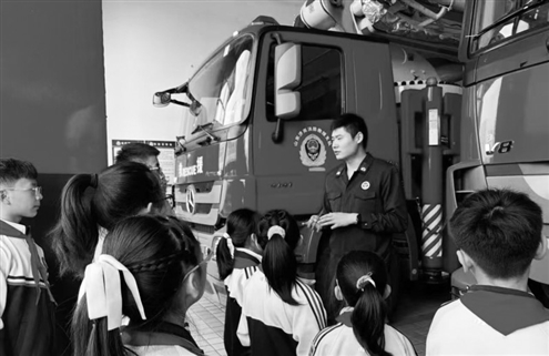 济南市天桥区锦绣明湖小学参观清河消防中队